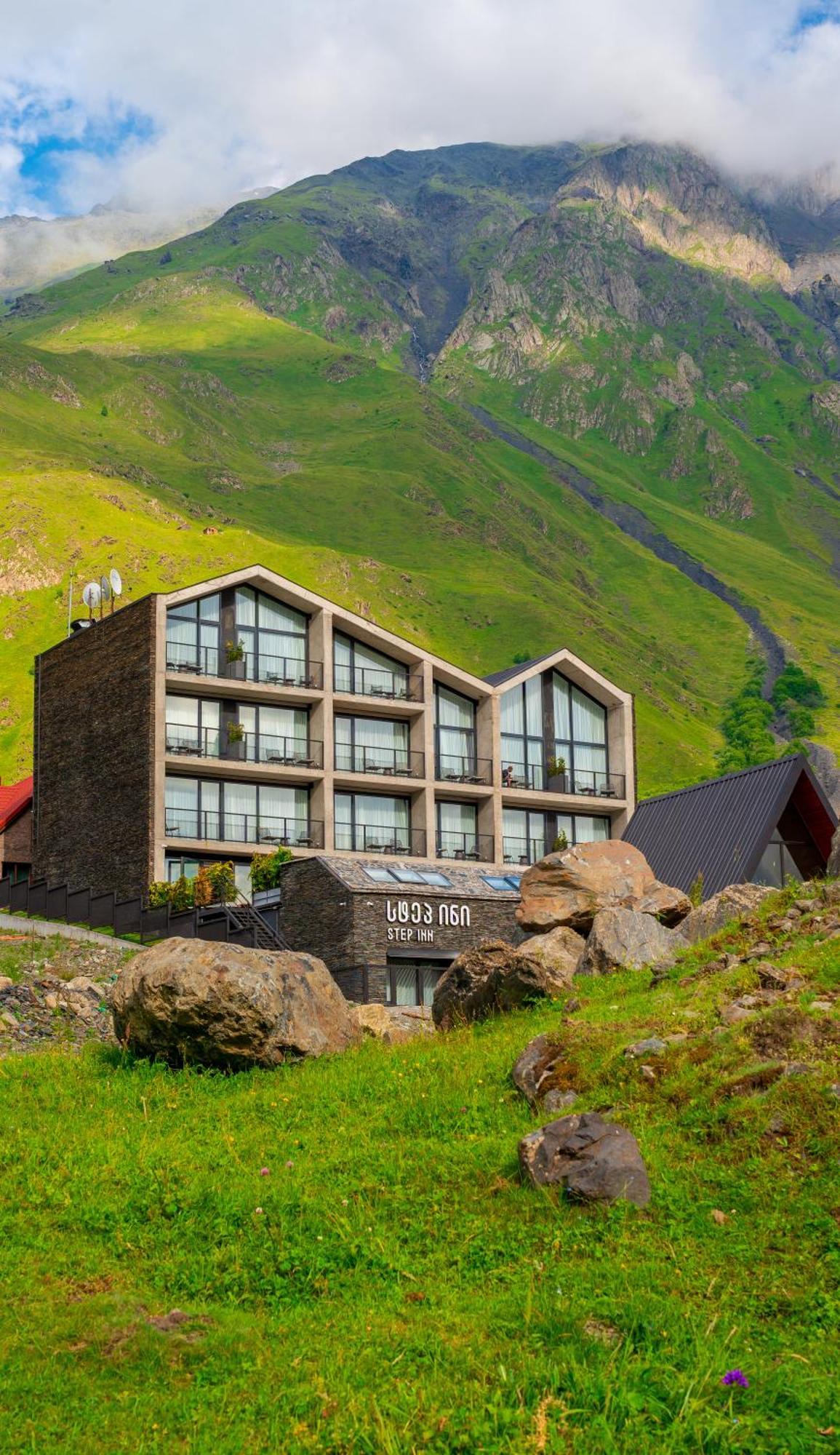 Step Inn - Kazbegi Exteriör bild